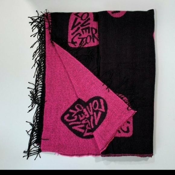 Victoria's Secret hearts Throw Blanket 62"‎ x 52" - Picture 2 of 7
